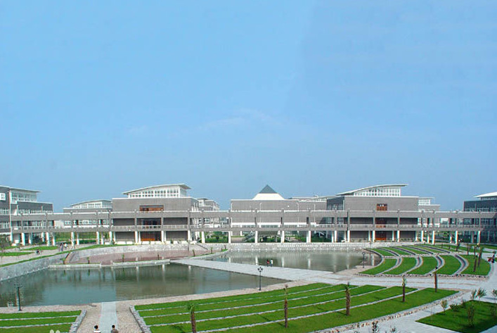 截至2018年5月,邯郸学院占地699.56亩,建筑面积32.